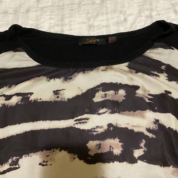 Black blouse with white patch design 1X - Picture 3 of 4